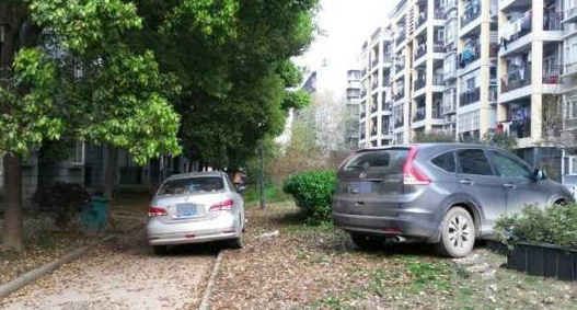 小區內的車輛亂停亂放，物業應該怎么制止呢？